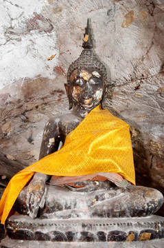 在雅拉寺石窟古代佛像；泰國