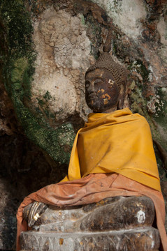 在雅拉寺石窟古代佛像；泰國