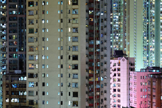 夜晚的公寓樓