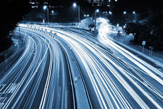 夜間在錫蒂的道路