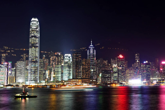 香港的天際線在夜間