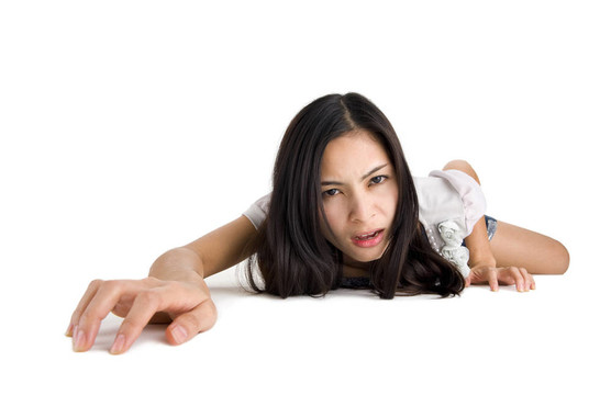 女人的四肢爬行