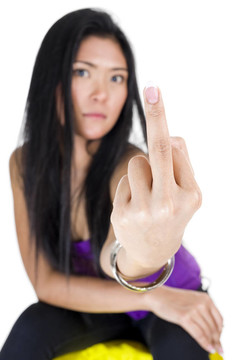 漂亮的女人展示中指