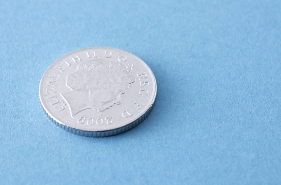 10 P