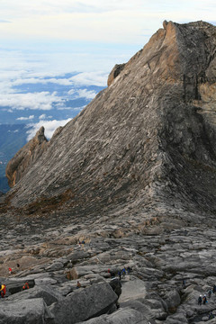 在基納巴盧山頂峰