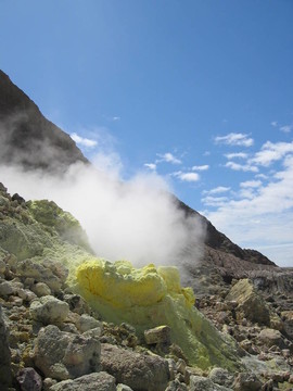 懷特島上的硫磺石；遠(yuǎn)離新西蘭海岸的活火山