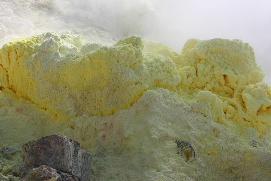 新西蘭火山島白島上的硫磺