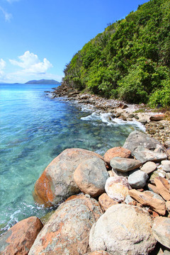 巖石的海岸線在Tortola