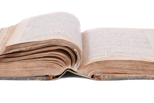 打開古老的書