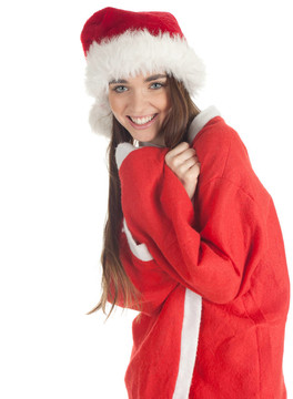 微笑的年輕女子穿著紅色的Santa衣服和帽子