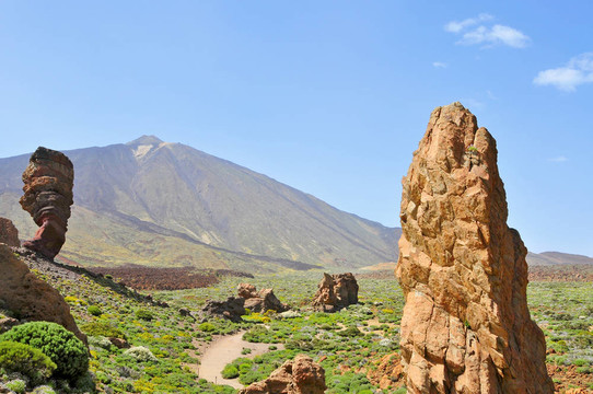 Roques de Garcia；背景中的火山；在泰德國家公園；特內(nèi)里費(fèi)；加那利群島；西班牙
