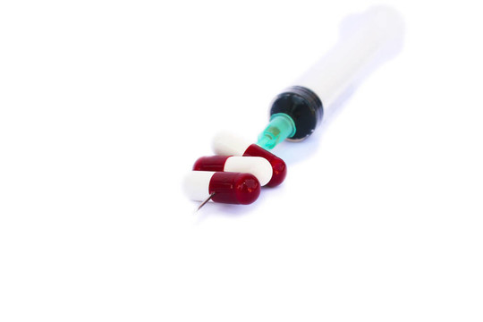 醫(yī)用藥丸和注射器