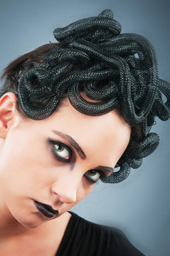 女人描繪概念和邪惡（Medusa Gorgon）