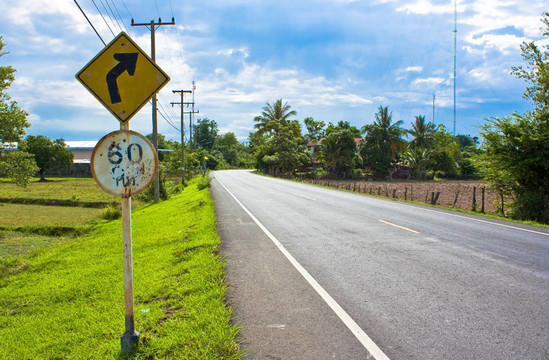 泰國農(nóng)村道路交通標(biāo)志