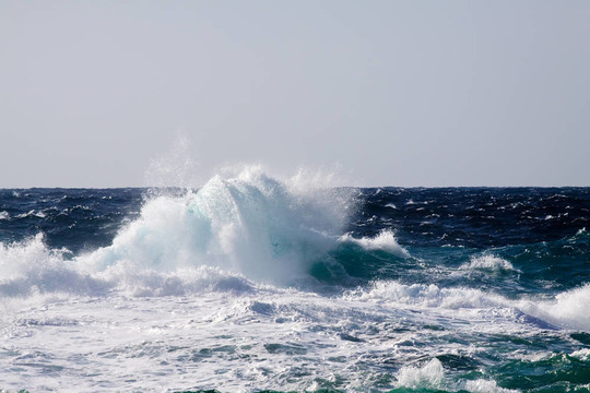 風(fēng)暴中的高海浪