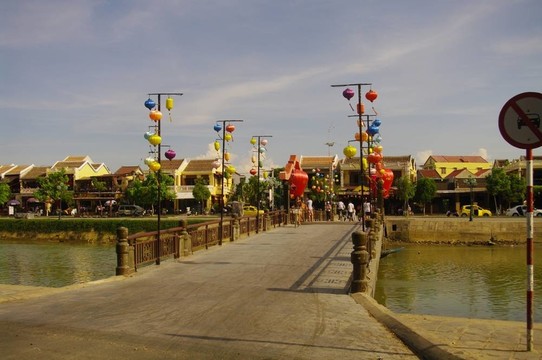 苯教河上的橋
