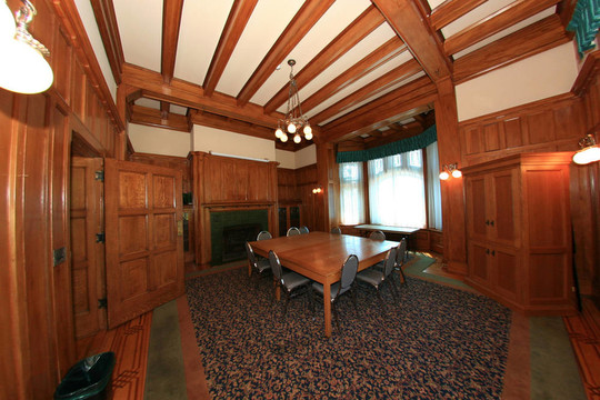 室內(nèi)的Hatley Castle；Victoria加拿大；公元前；