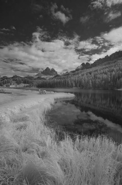 Dolomites紅外景觀；意大利