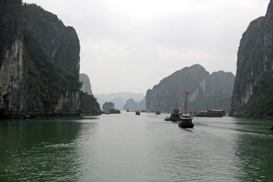 下龍灣（聯(lián)合國教科文組織）；越南