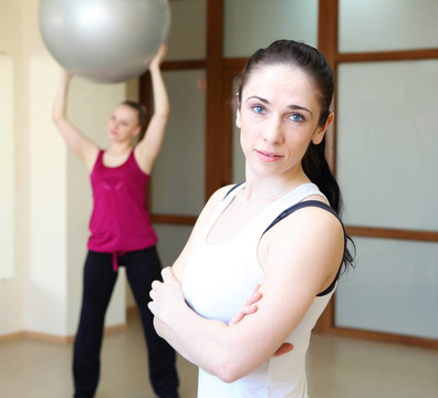 年輕女子做運動