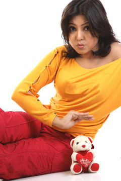 帶泰迪熊的女人