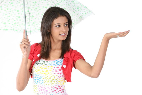 女子拿著雨傘