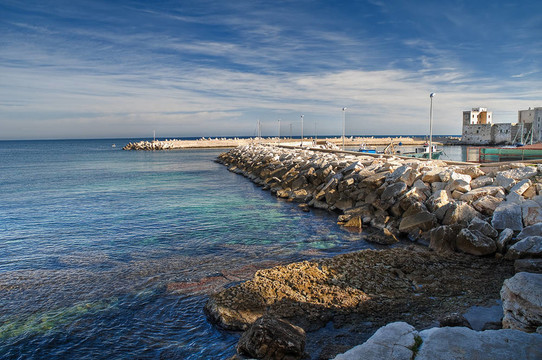 焦維納佐全景。Apulia。