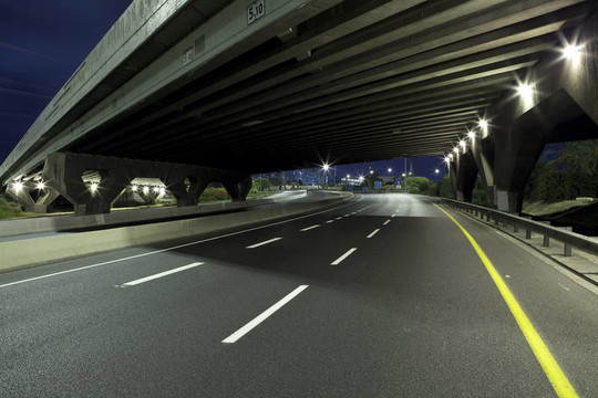 晚上公路