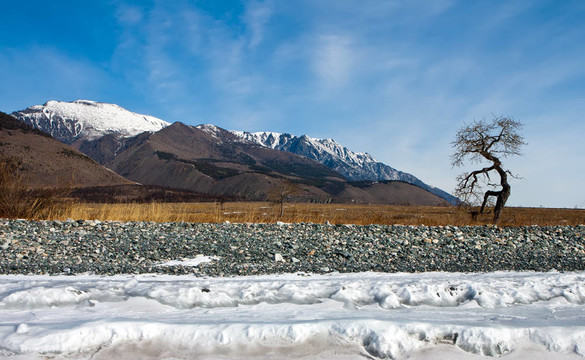Baikal；開挖