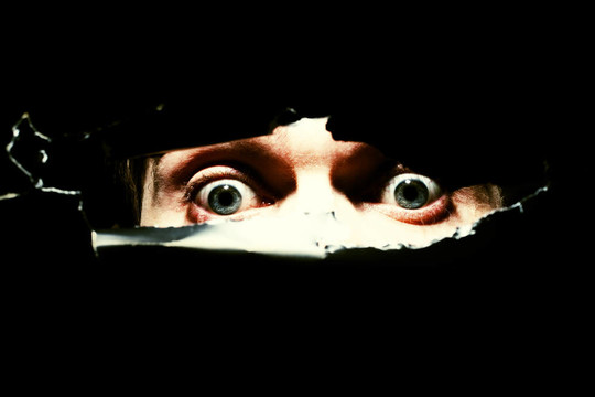 一個男人的可怕的眼睛