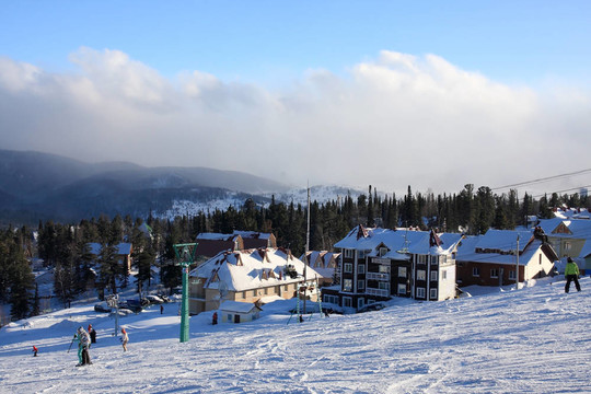 山滑雪勝地。