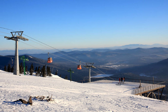 高山滑雪升降機(jī)。