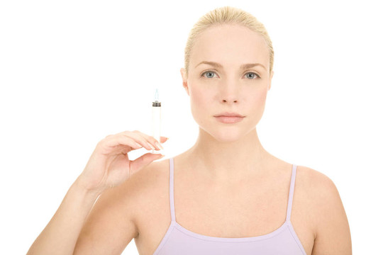 與注射肉毒桿菌的女人