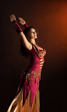 阿拉伯服装美女舞蹈