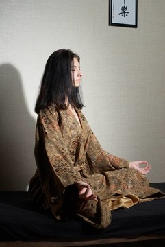 沉思的女孩