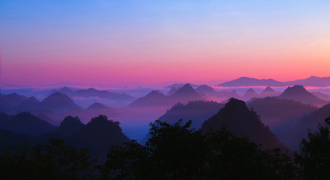 崇山峻嶺