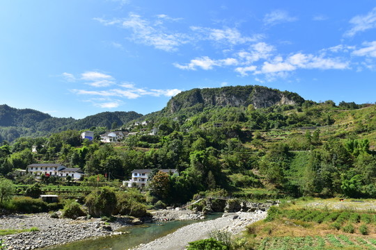 湖北恩施市麂子渡景區(qū)田園風(fēng)光