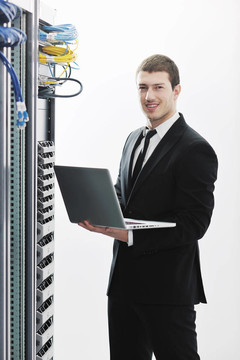 網(wǎng)絡服務器機房筆記本電腦的商人