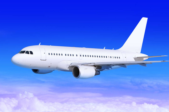 飛機(jī)在天空中降落