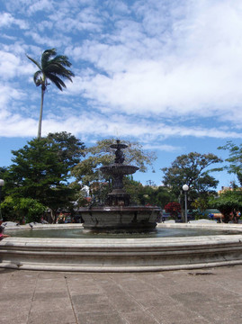 噴泉在美好的夏日