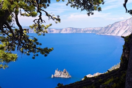 幽靈船；火山口湖