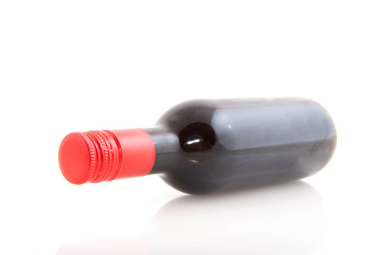 一瓶紅葡萄酒
