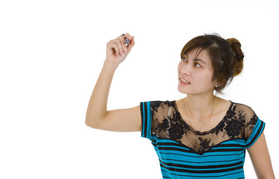 用紅色標(biāo)記寫(xiě)的女人