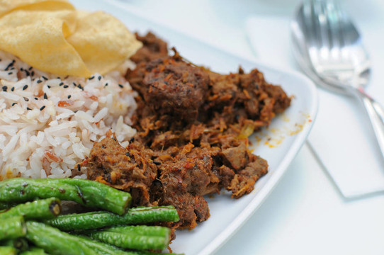馬來素食仁當雞肉或羊肉飯