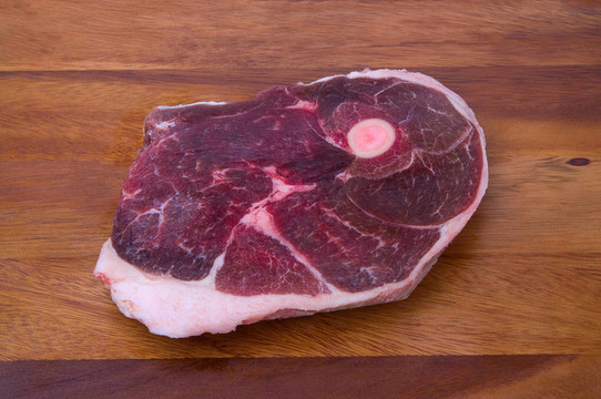 木板上的生肉