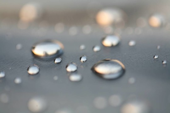 水