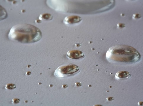 水