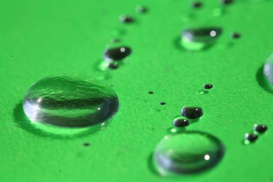 水