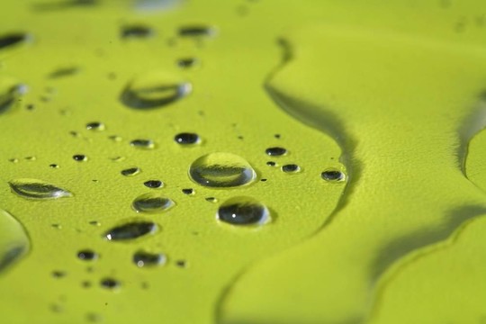水