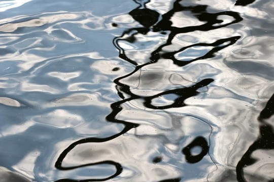水